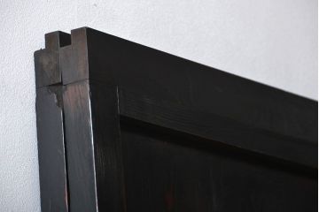 古民具・骨董　囲炉裏でいぶされた格子帯戸2枚セット(板戸)