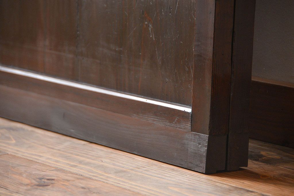 古民具・骨董　囲炉裏でいぶされた格子帯戸2枚セット(板戸)