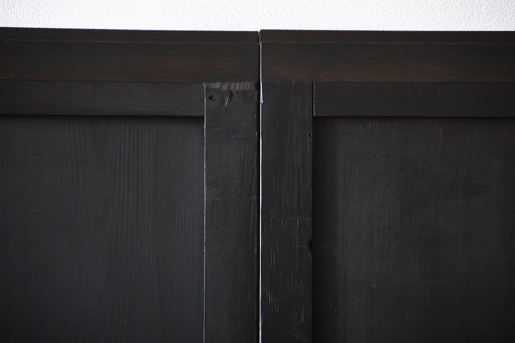 古民具・骨董　囲炉裏でいぶされた格子帯戸2枚セット(板戸)