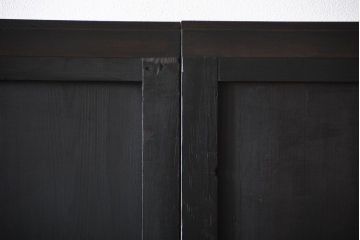 古民具・骨董　囲炉裏でいぶされた格子帯戸2枚セット(板戸)