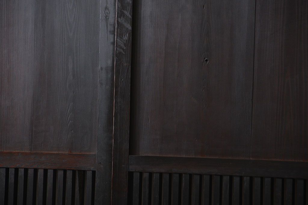 古民具・骨董　囲炉裏でいぶされた格子帯戸2枚セット(板戸)