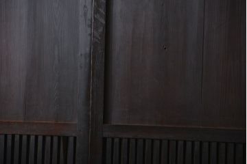 古民具・骨董　囲炉裏でいぶされた格子帯戸2枚セット(板戸)