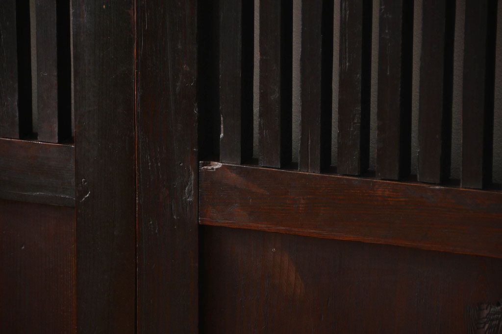 古民具・骨董　囲炉裏でいぶされた格子帯戸2枚セット(板戸)