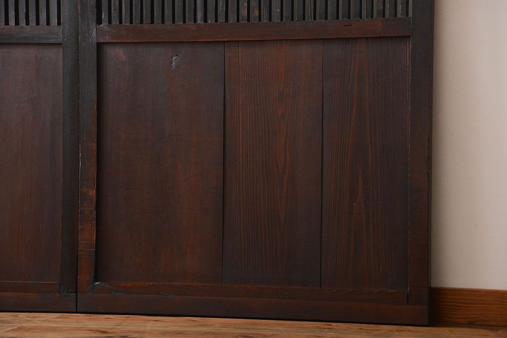 古民具・骨董　囲炉裏でいぶされた格子帯戸2枚セット(板戸)