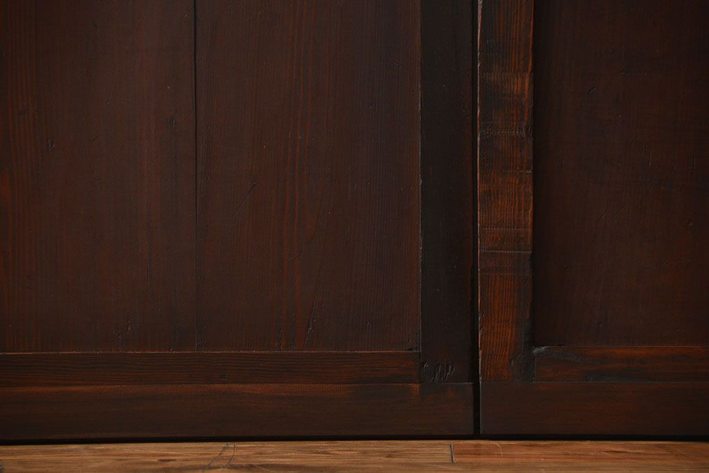 古民具・骨董　囲炉裏でいぶされた格子帯戸2枚セット(板戸)