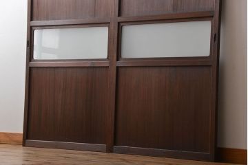 アンティーク　ガラス入りの柾目が美しい上品な帯戸2枚セット(引き戸、ガラス帯戸)