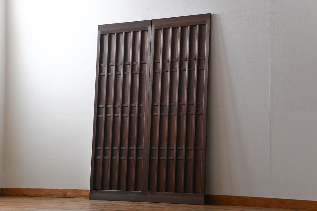 古民具・骨董　桟の入った格子板戸2枚セット(古民具、引き戸)