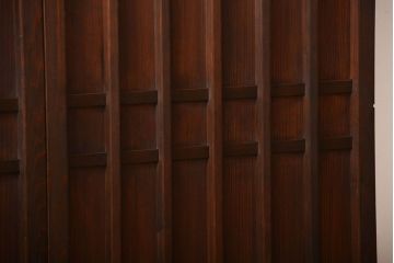 古民具・骨董　桟の入った格子板戸2枚セット(古民具、引き戸)