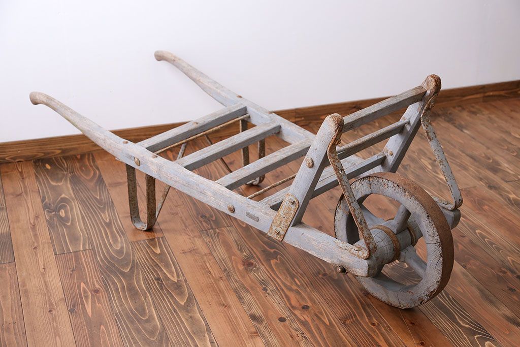 フランスアンティーク　シャビーなかわいい一輪車(手押し車、ガーデニング)