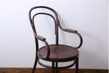 アンティーク家具　イギリスアンティーク ベントウッド(曲げ木)アームチェア(椅子、イス)