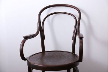 アンティーク家具　イギリスアンティーク ベントウッド(曲げ木)アームチェア(椅子、イス)