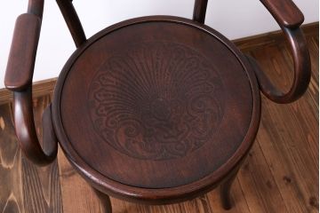 アンティーク家具　イギリスアンティーク ベントウッド(曲げ木)アームチェア(椅子、イス)