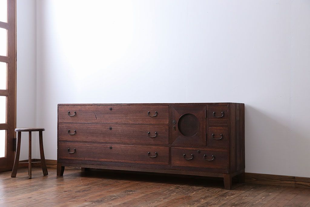 アンティーク家具　アンティーク　脚付き横長ローチェスト(ローボード、テレビボード)