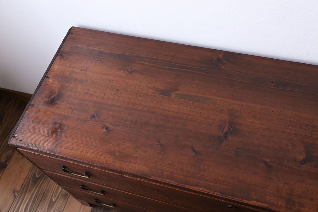 アンティーク家具　アンティーク　脚付き横長ローチェスト(ローボード、テレビボード)