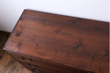 アンティーク家具　アンティーク　脚付き横長ローチェスト(ローボード、テレビボード)