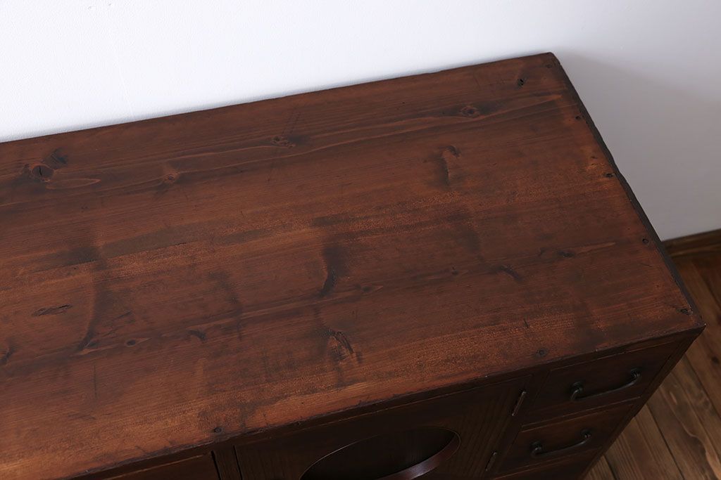 アンティーク家具　アンティーク　脚付き横長ローチェスト(ローボード、テレビボード)