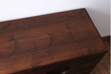 アンティーク家具　アンティーク　脚付き横長ローチェスト(ローボード、テレビボード)