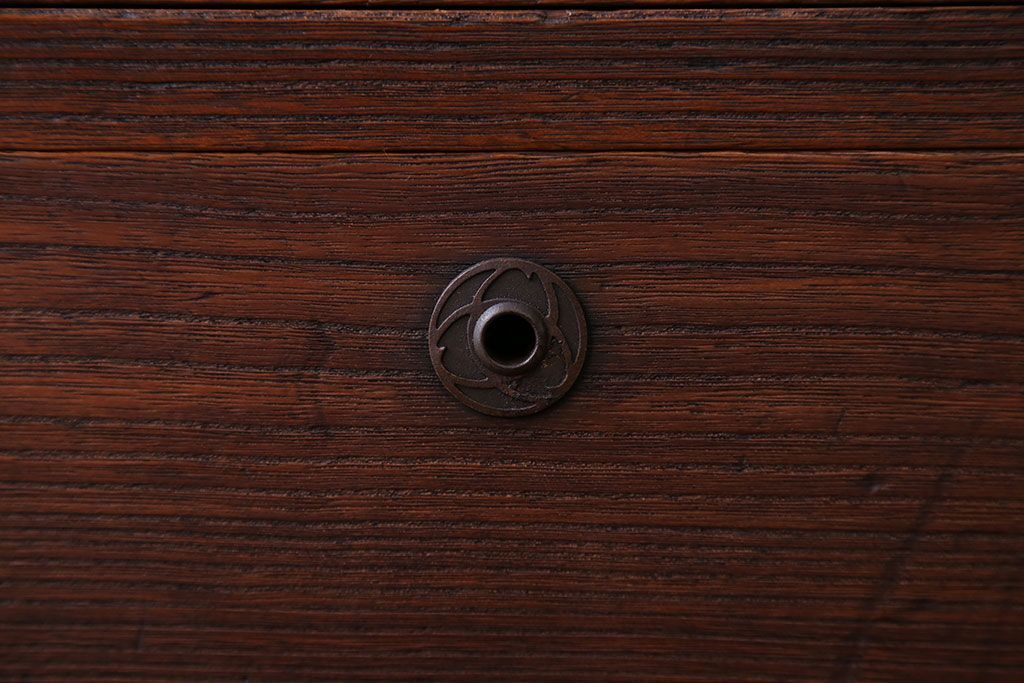 アンティーク家具　アンティーク　脚付き横長ローチェスト(ローボード、テレビボード)