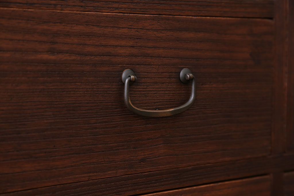 アンティーク家具　アンティーク　脚付き横長ローチェスト(ローボード、テレビボード)