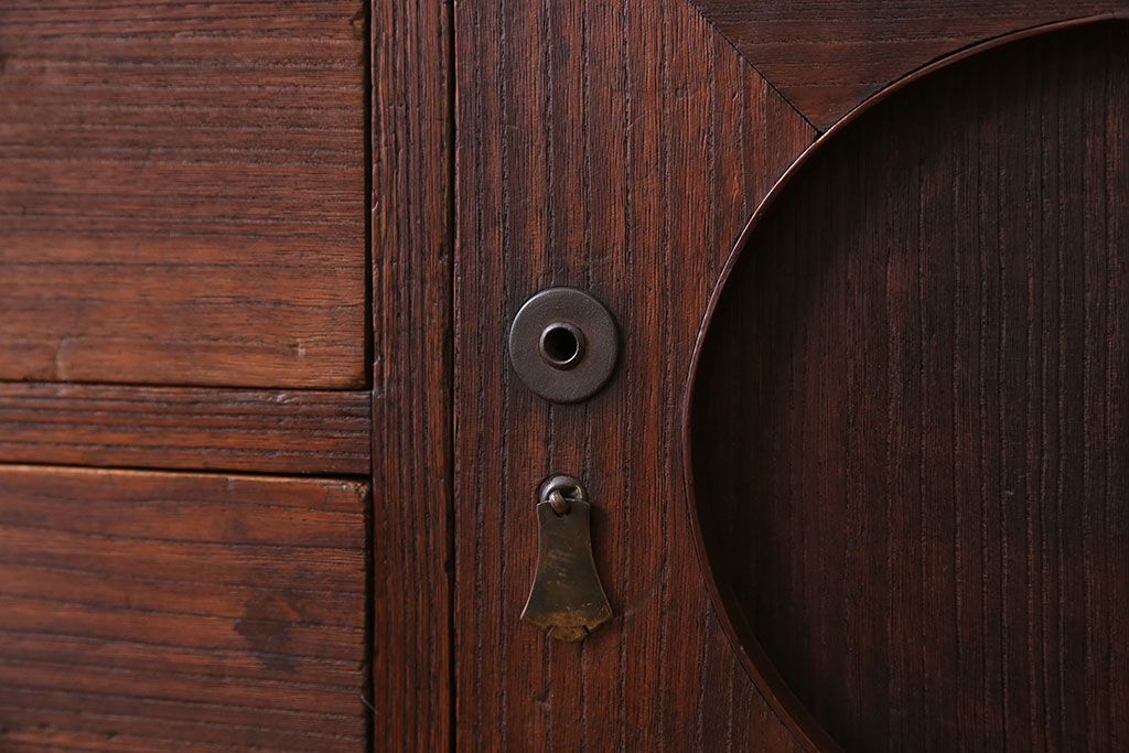 アンティーク家具　アンティーク　脚付き横長ローチェスト(ローボード、テレビボード)