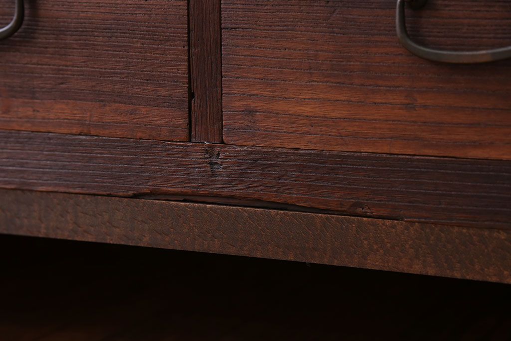 アンティーク家具　アンティーク　脚付き横長ローチェスト(ローボード、テレビボード)