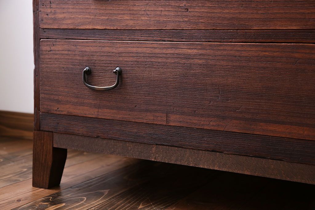 アンティーク家具　アンティーク　脚付き横長ローチェスト(ローボード、テレビボード)