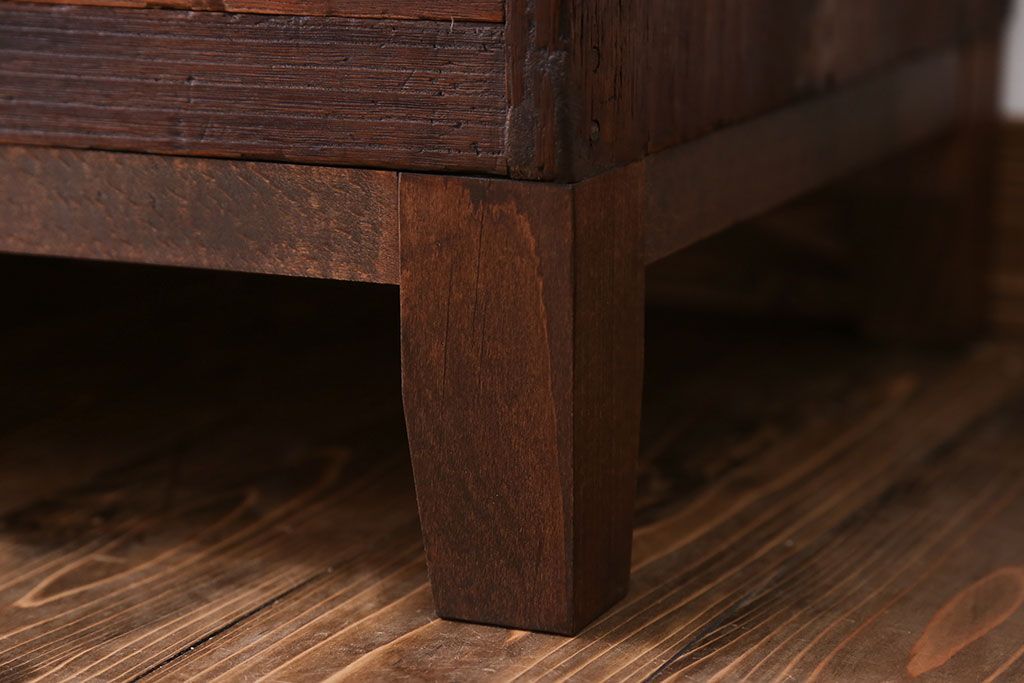 アンティーク家具　アンティーク　脚付き横長ローチェスト(ローボード、テレビボード)