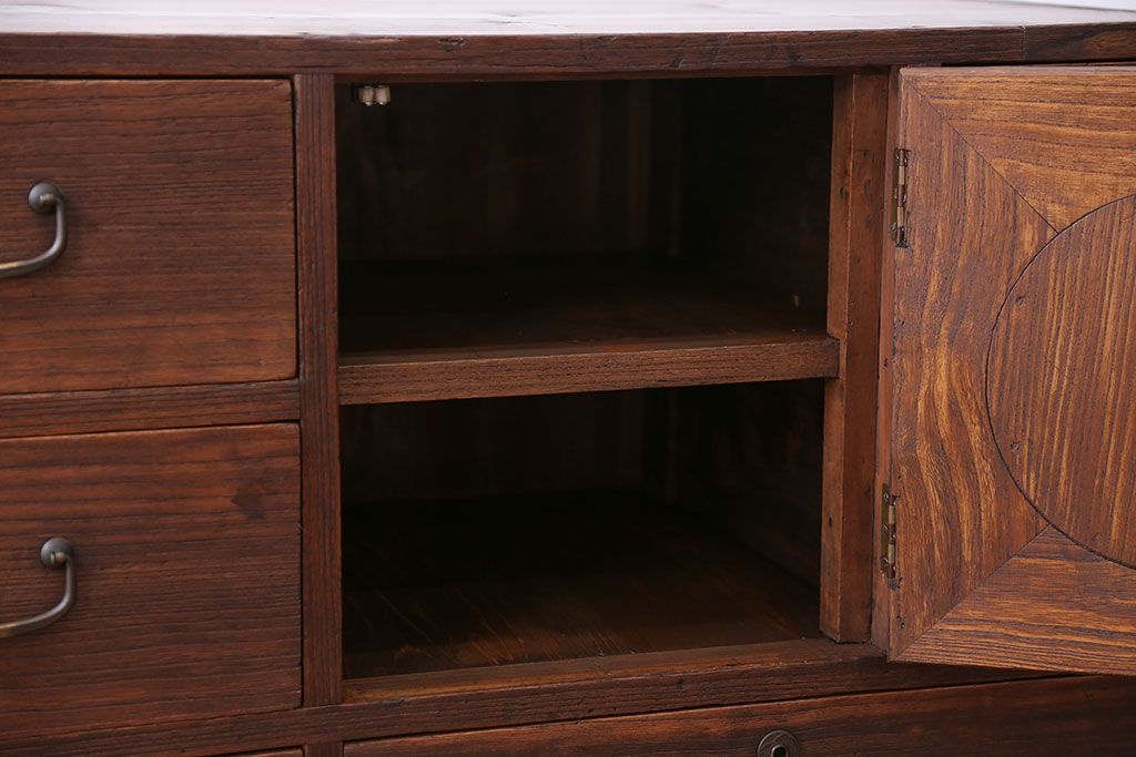 アンティーク家具　アンティーク　脚付き横長ローチェスト(ローボード、テレビボード)