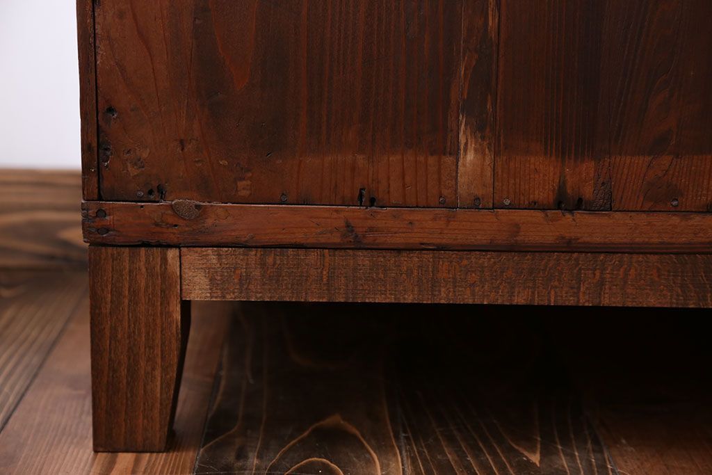アンティーク家具　アンティーク　脚付き横長ローチェスト(ローボード、テレビボード)