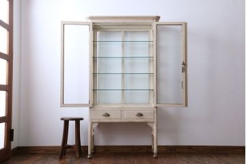 アンティーク家具　アンティーク オリジナルペイントのケビントガラスケース(収納棚、キャビネット)