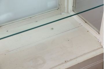 アンティーク家具　アンティーク オリジナルペイントのケビントガラスケース(収納棚、キャビネット)