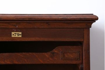 アンティーク家具　アンティーク ネームプレート付きオーク材の縦型10段引出し