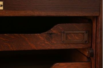 アンティーク家具　アンティーク ネームプレート付きオーク材の縦型10段引出し