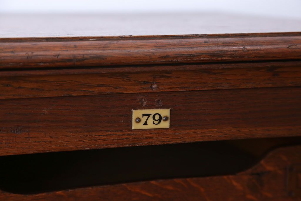 アンティーク家具　アンティーク ネームプレート付きオーク材の縦型10段引出し