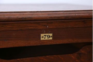 アンティーク家具　アンティーク ネームプレート付きオーク材の縦型10段引出し