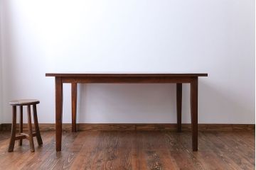 アンティーク家具　古い松材天板のシンプルなダイニングテーブル