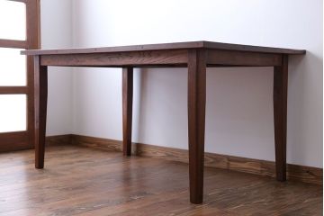 アンティーク家具　古い松材天板のシンプルなダイニングテーブル