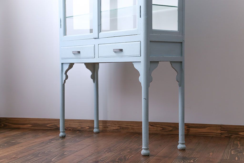 アンティーク家具　アンティーク 色合いがかわいいケビントガラスケース(キャビネット)