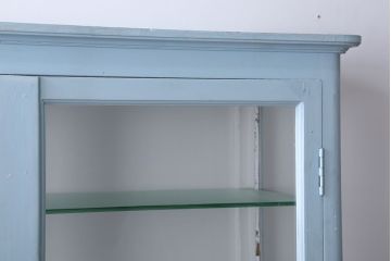 アンティーク家具　アンティーク 色合いがかわいいケビントガラスケース(キャビネット)