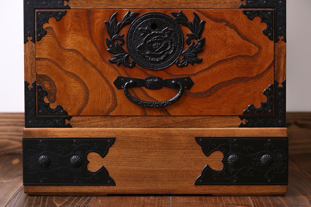 中古　民芸縦長引き出し