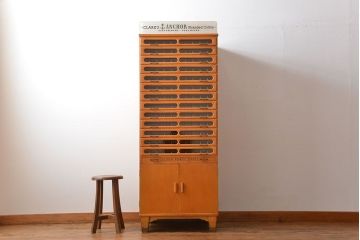 ヴィンテージ家具　イギリスビンテージ　大きな縦型小引き出し(糸ケース)