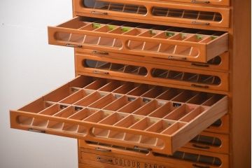 ヴィンテージ家具　イギリスビンテージ　大きな縦型小引き出し(糸ケース)