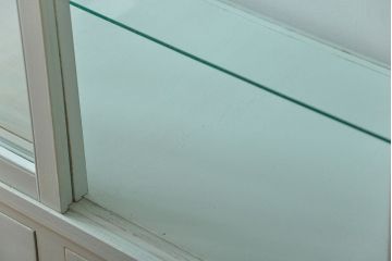アンティーク家具　アンティーク 引き出し付きペイントガラスケース(ショーケース)