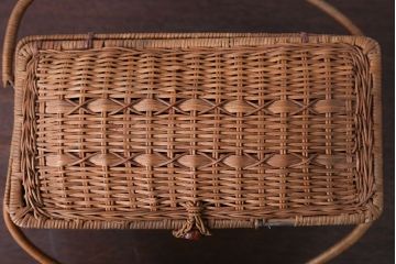 アンティーク雑貨　アンティーク　レトロな小振りのバスケット