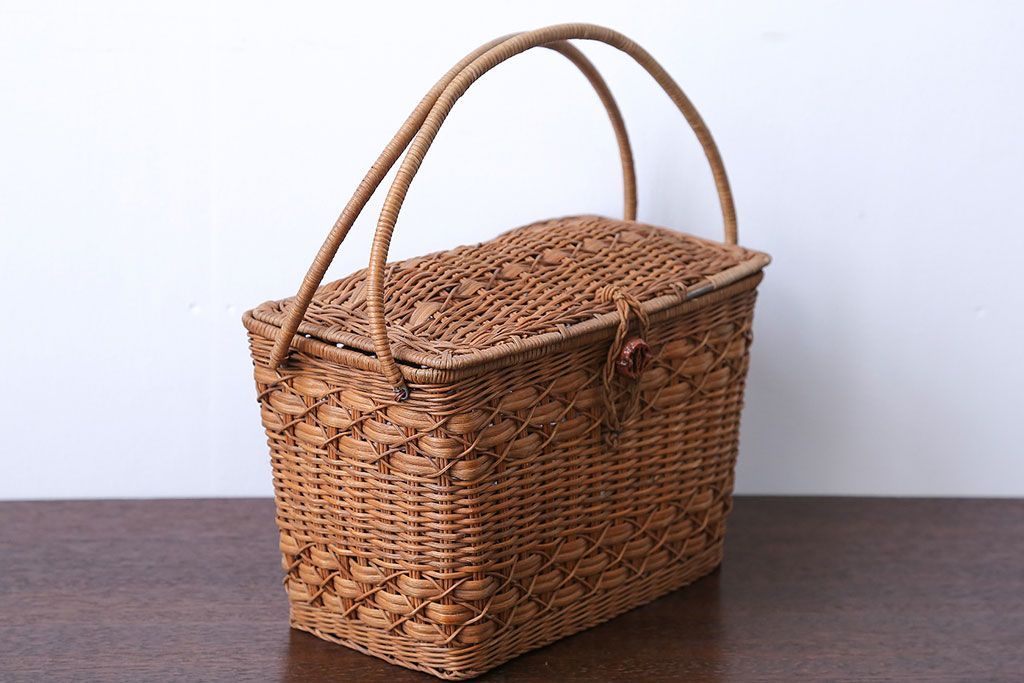 アンティーク雑貨　アンティーク　レトロな小振りのバスケット