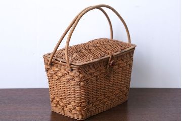 アンティーク雑貨　アンティーク　レトロな小振りのバスケット