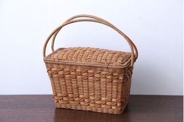 アンティーク雑貨　アンティーク　レトロな小振りのバスケット