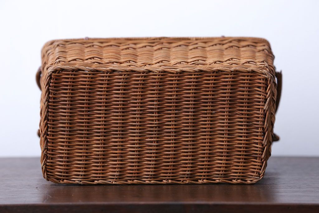 アンティーク雑貨　アンティーク　レトロな小振りのバスケット