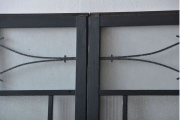 大正ロマン　艶消しブラックペイントの背の高いガラス戸4枚セット(引き戸)