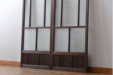 すりガラスと模様ガラス入りガラス戸2枚